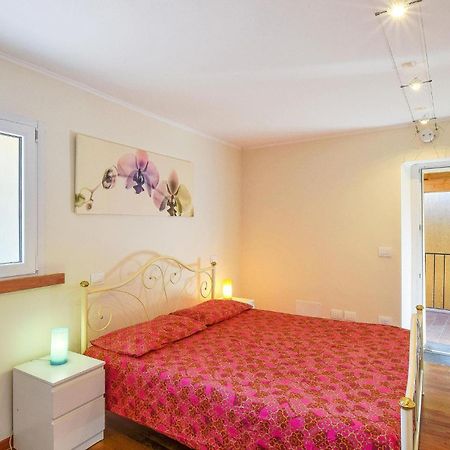 Stunning Apartment In Monte Isola With Kitchen エクステリア 写真